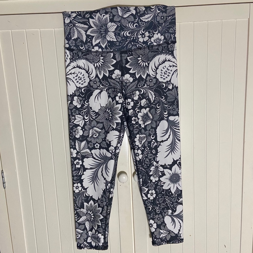 Evolution and Creation Cropped leggings